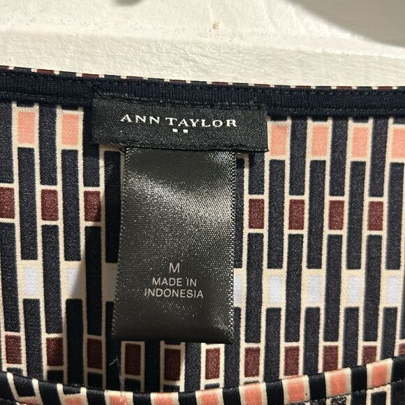 Ann Taylor Blouse, Size Medium - Picture 5 of 7